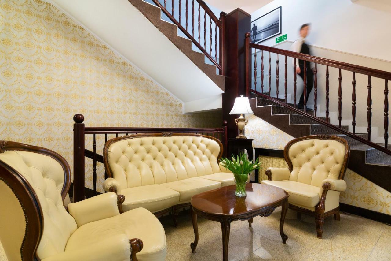 Victoria Hotel 3*